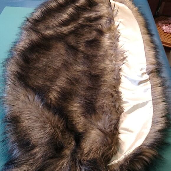 Long Haired Satin lined Stole/Wrap Possible Coyote? Cottagecore Grandmacore - Picture 5 of 8